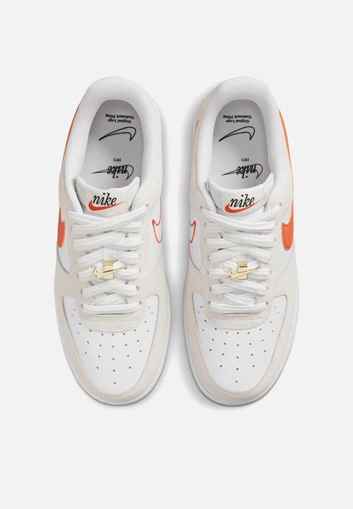 Nike - Air Force 1 '07 SE - white/orange-summit white-sail