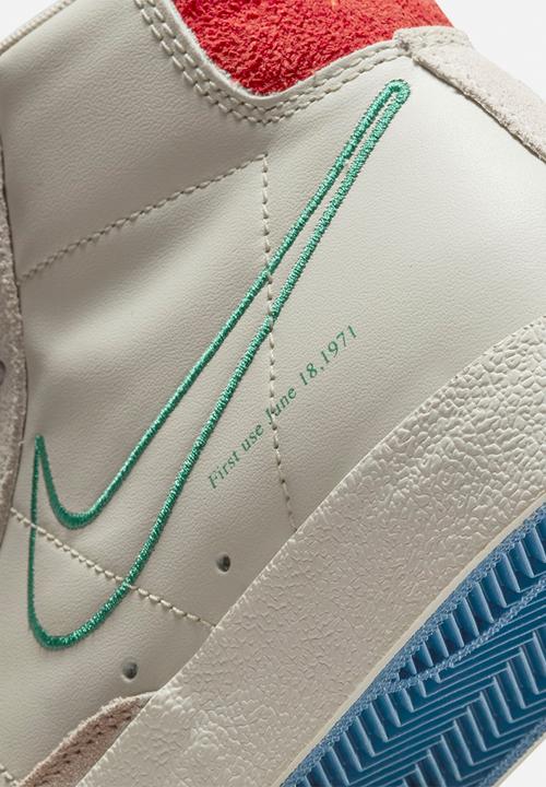 Nike - Blazer mid '77 SE - light bone/green noise-cream ii-sail