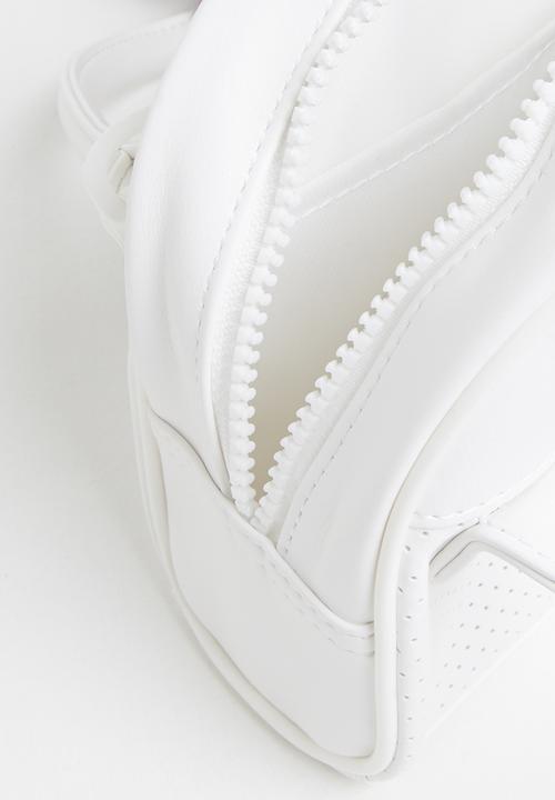 PUMA - Prime cali mini grip bag - white