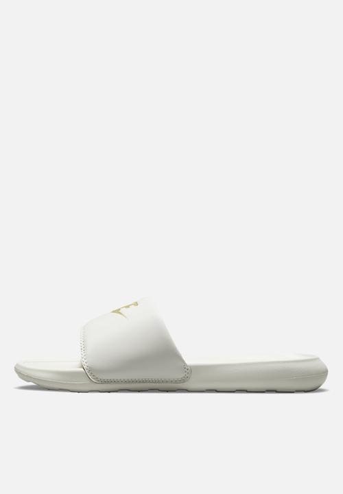 Nike - Nike victori one - summit white/metallic gold-chile red