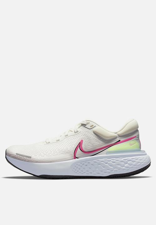 Nike - ZoomX Invincible run - phantom/black-football grey-volt