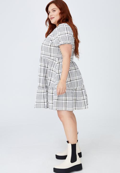 Cotton On - Curve woven tessa babydoll mini dress - white & black 