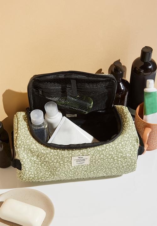 Typo - Explorer carry case-gum leaf meadow ditsy