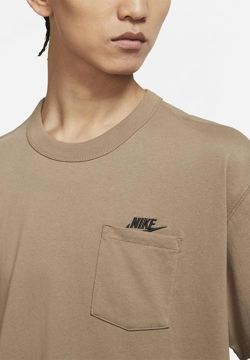 Nike - NSW Premium Essential Pocket Tee - brown basalt/black
