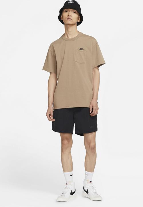 Nike - NSW Premium Essential Pocket Tee - brown basalt/black