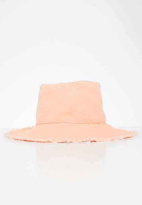 Superbalist - Raw hem bucket hat - pink