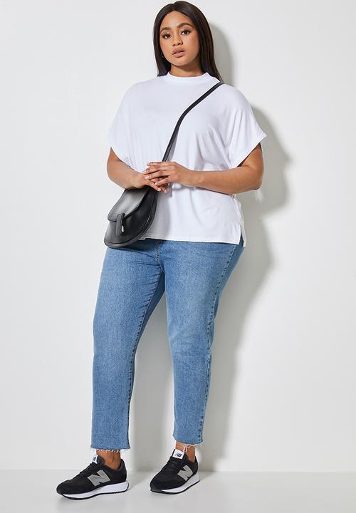 Superbalist - Easy fit tee with neck trim - white