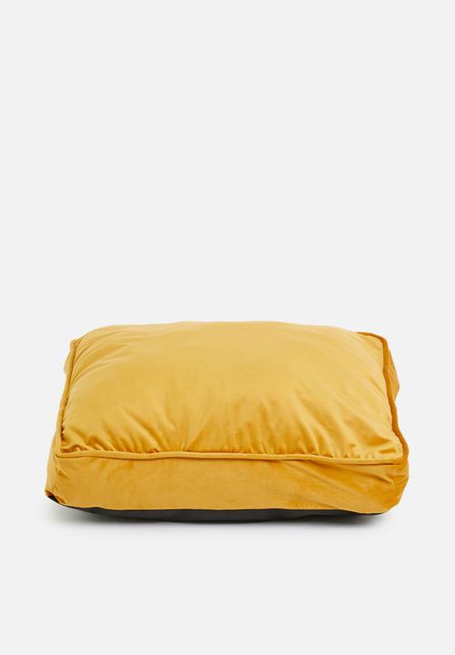 Sixth Floor - Velvet snooze basking pet bed - ochre