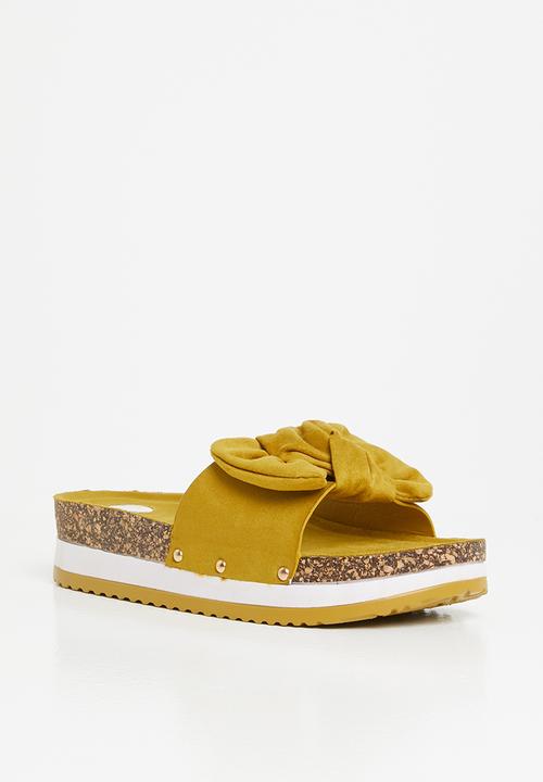 Footwork - Lizz twisted knot stacked flatform sandal - mustard