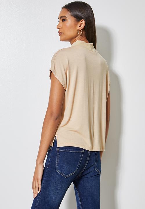 Superbalist - Easy fit tee with ribbed neckline  - stone