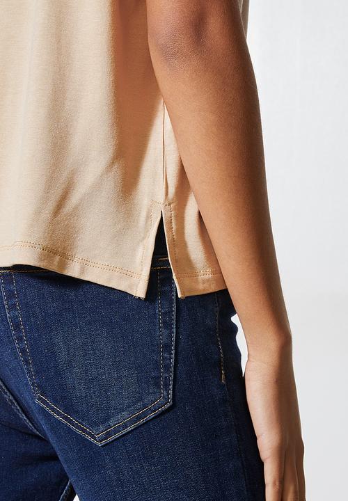 Superbalist - Easy fit tee with ribbed neckline  - stone
