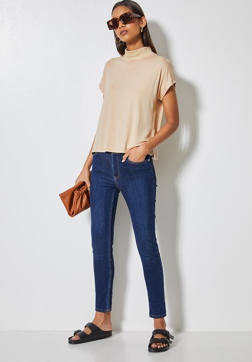 Superbalist - Easy fit tee with ribbed neckline  - stone