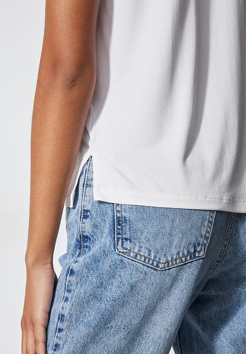 Superbalist - Easy fit tee with ribbed neckline - white
