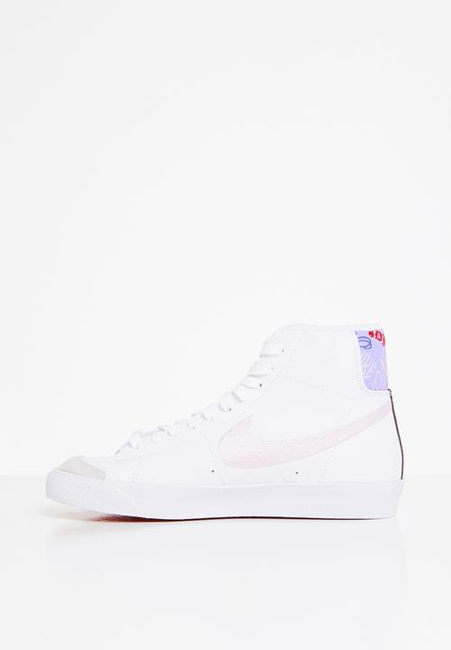 Nike - Nike blazer mid '77 se - white/magic ember-purple pulse