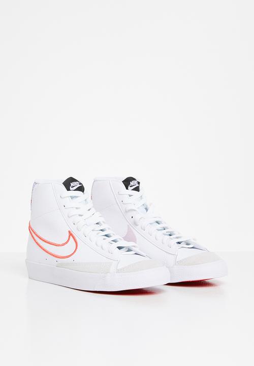 Nike - Nike blazer mid '77 se - white/magic ember-purple pulse