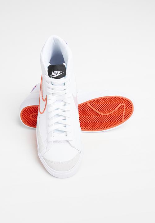 Nike - Nike blazer mid '77 se - white/magic ember-purple pulse