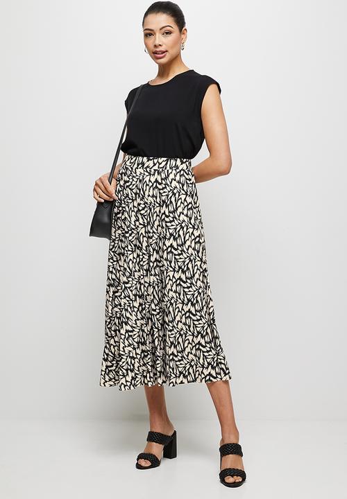 edit - Knit pleated midaxi skirt - black ikat