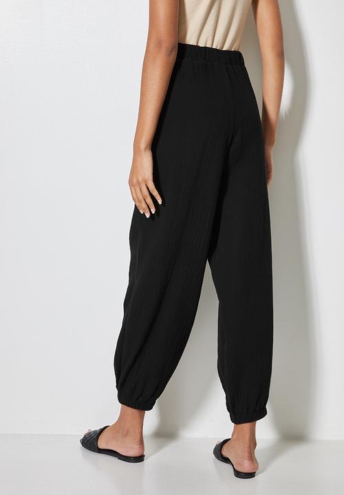 VELVET - Pull on textured balloon pant - black 