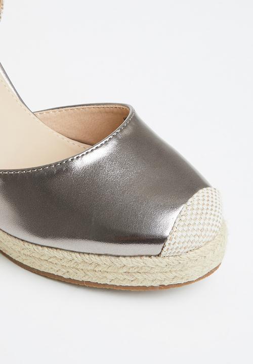 Miss Black - Hooked espadrille wedge - pewter