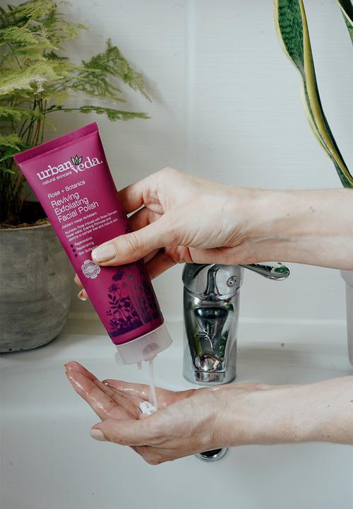 Urban Veda - Reviving Exfoliating Facial Polish