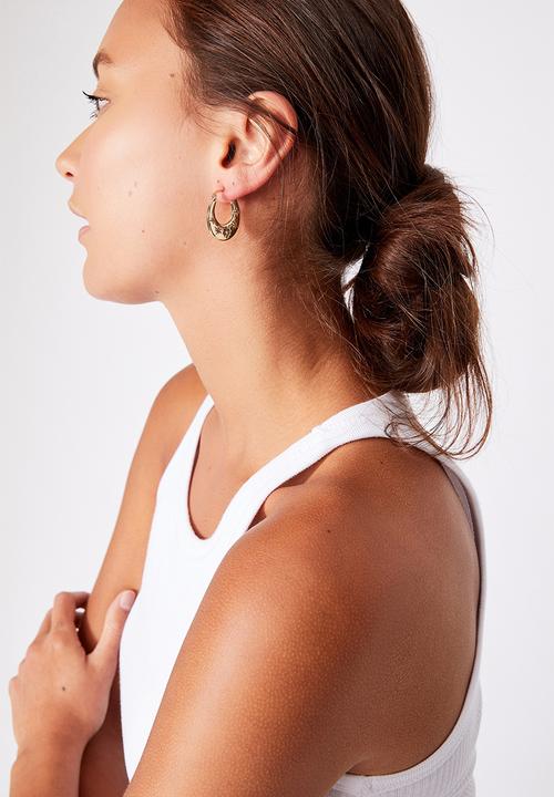 Rubi - Noughties hinge hoop - gold 
