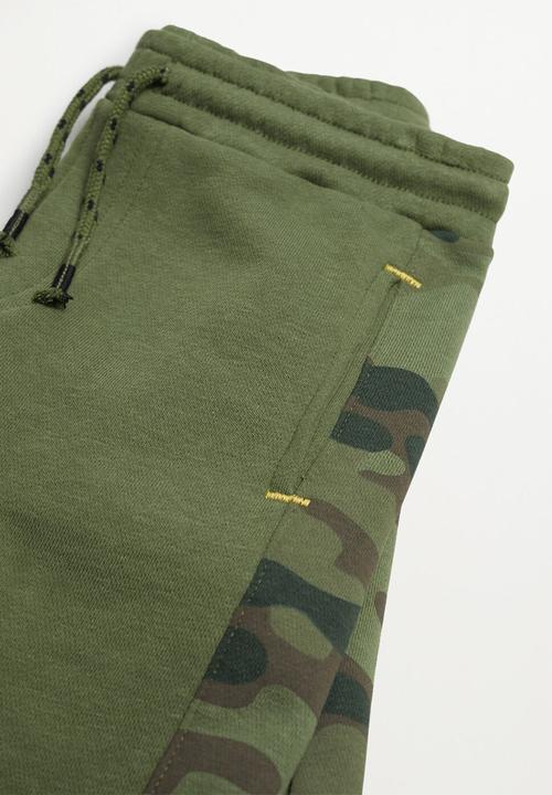 MANGO - Bermuda shorta colin - green