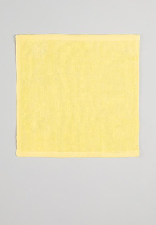 Character Group - 2-pack winnie face cloths - yellow & white