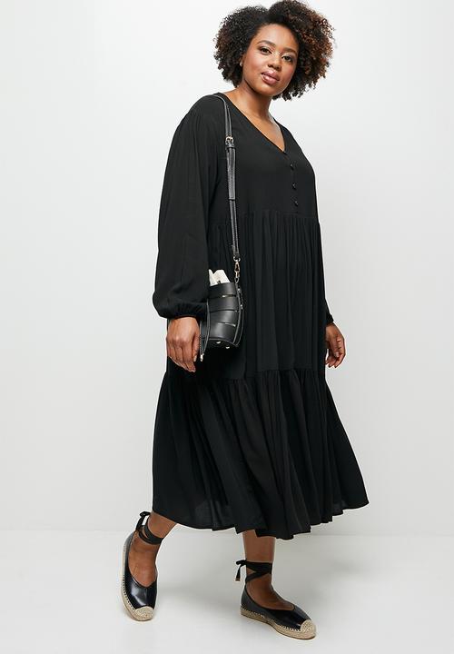 edit Plus - Button detail tiered maxi - black