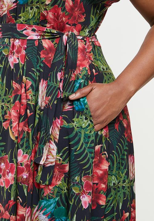 AMANDA LAIRD CHERRY - Plus Thabitha dress - black & red