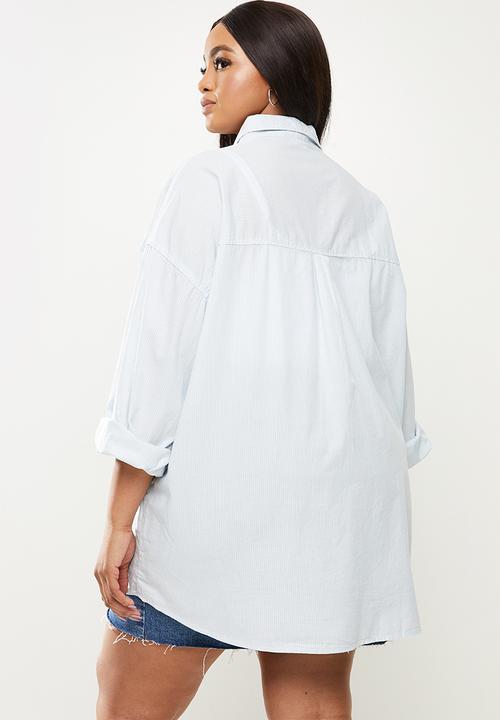 Cotton On - Curve dad shirt - sophie pinstripe sunfaded denim