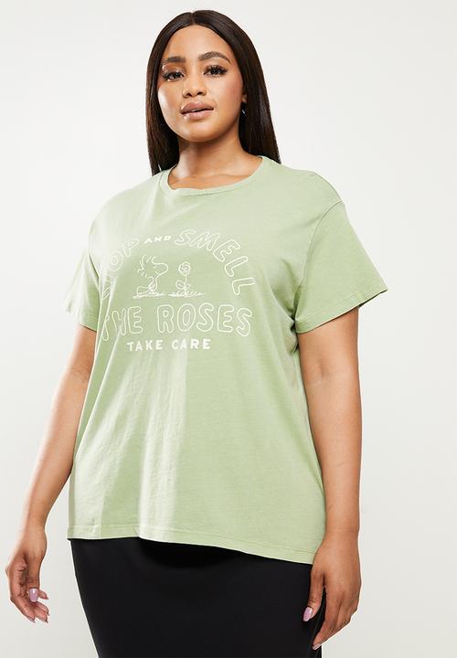 Cotton On - Curve graphic license tee - lcn pea snoopy roses/greenstone