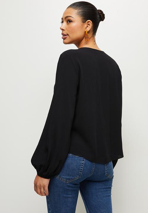 edit - Boxy notch neck shell - black