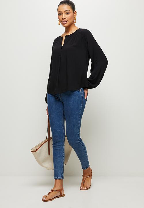 edit - Boxy notch neck shell - black