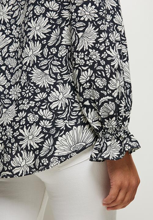 edit - Piecrust peasant blouse - navy garden floral