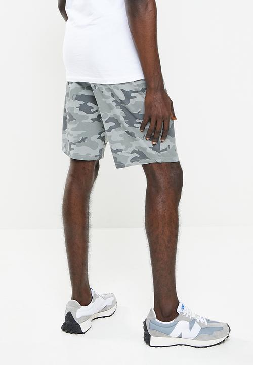 Brave Soul - Disguise camo print shorts - grey camo
