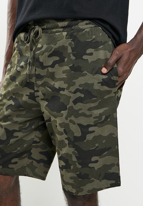 Brave Soul - Disguise camo print shorts - khaki camo