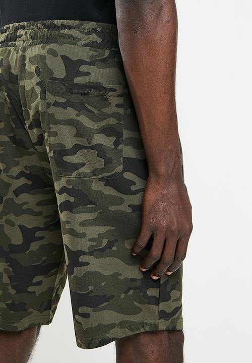 Brave Soul - Disguise camo print shorts - khaki camo