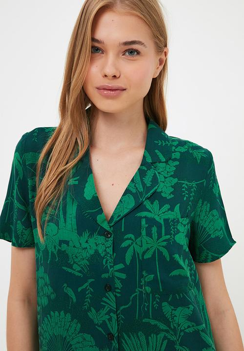 Trendyol - Tropical patterned woven pajamas set - green