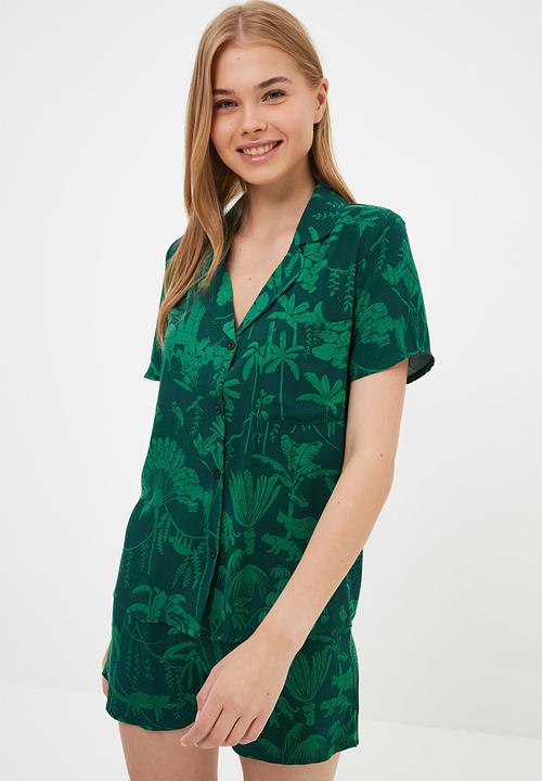 Trendyol - Tropical patterned woven pajamas set - green