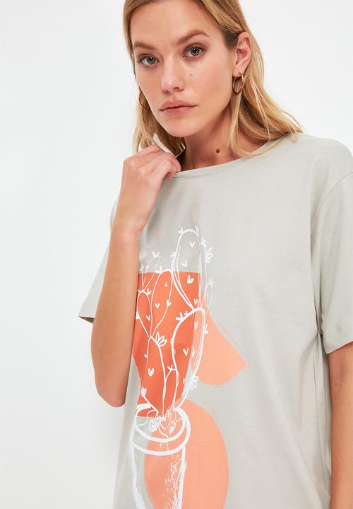 Trendyol - Printed knitted T-shirt dress - stone