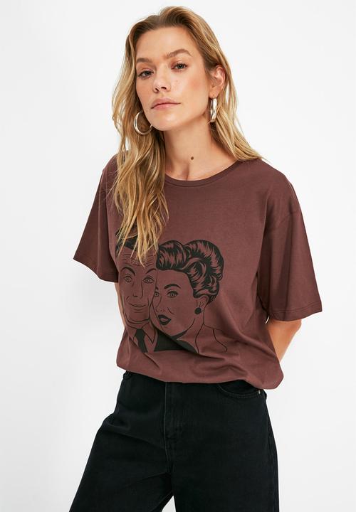 Trendyol - Printed boyfriend knitted T-shirt - brown