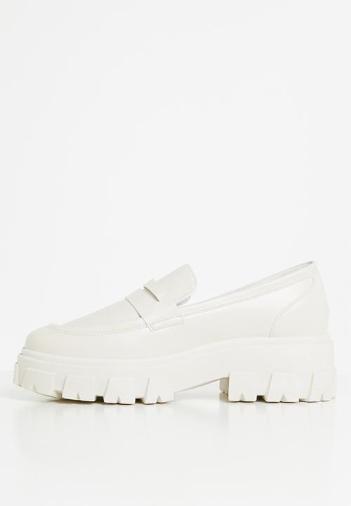 Jada - Lug sole loafer - winter white