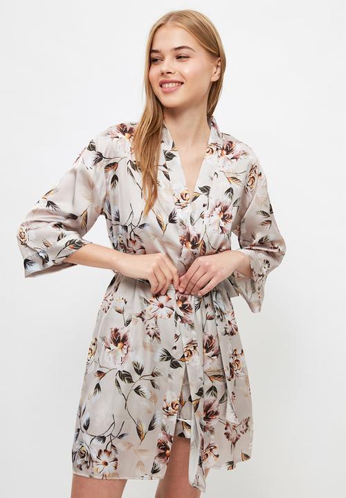 Trendyol - Floral patterned satin dressing gown - neutral