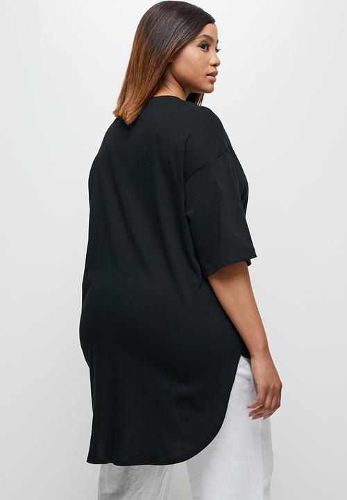 edit Plus - Short sleeve v-neck stepped hem tee - black