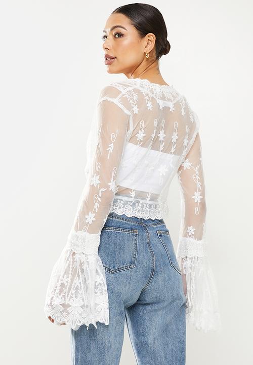 Missguided - Premium lace frill sleeve tie front beach top - white