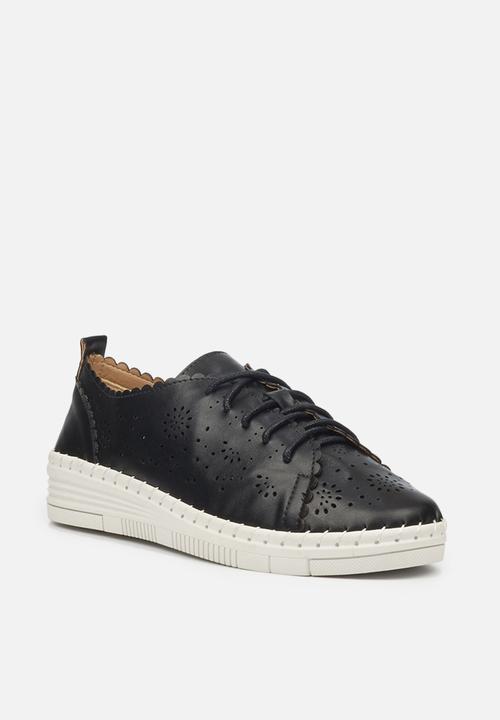 Butterfly Feet - Bean 3 derby - black