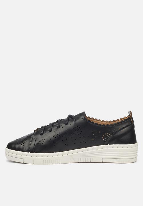 Butterfly Feet - Bean 3 derby - black