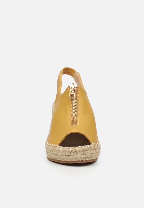 Butterfly Feet - Savy 1 espadrille wedge - mustard