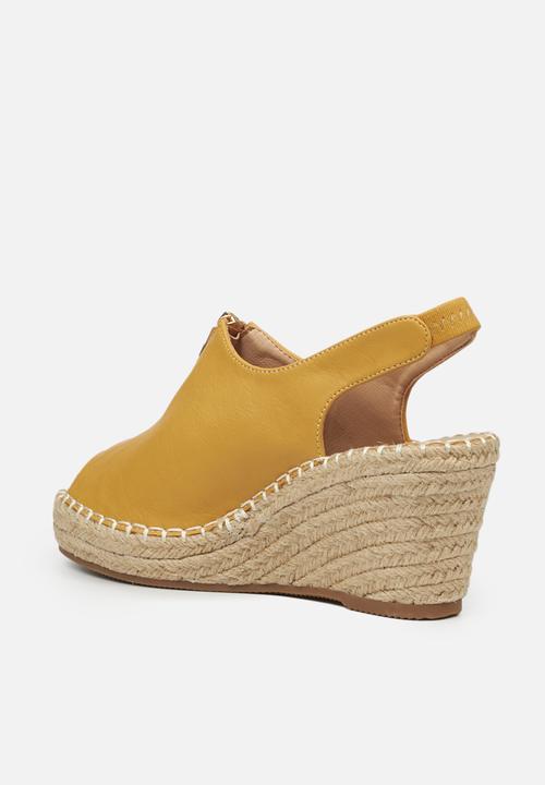 Butterfly Feet - Savy 1 espadrille wedge - mustard