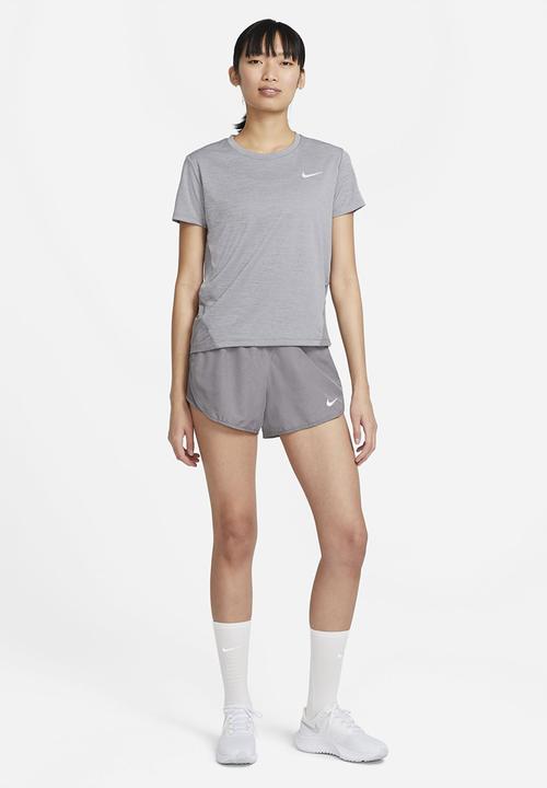 Nike - W Nike miler top short sleeve - grey 